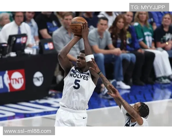 爱德华兹前四节表现低迷加时发力独得5分全场贡献7分4板3助